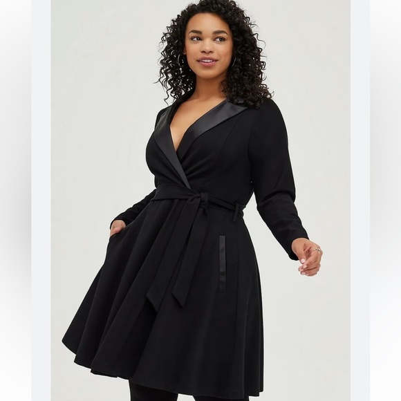 Luxurious Satin Collar Midi Tuxedo Dress Size 12 - Picture 3 of 11